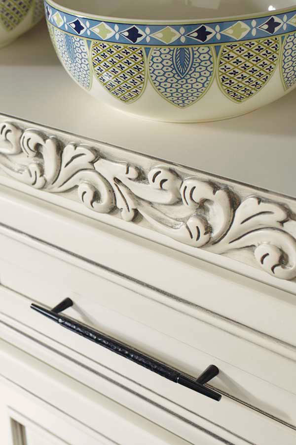 Acanthus Insert Moulding in Maple Coconut Greystone finish
